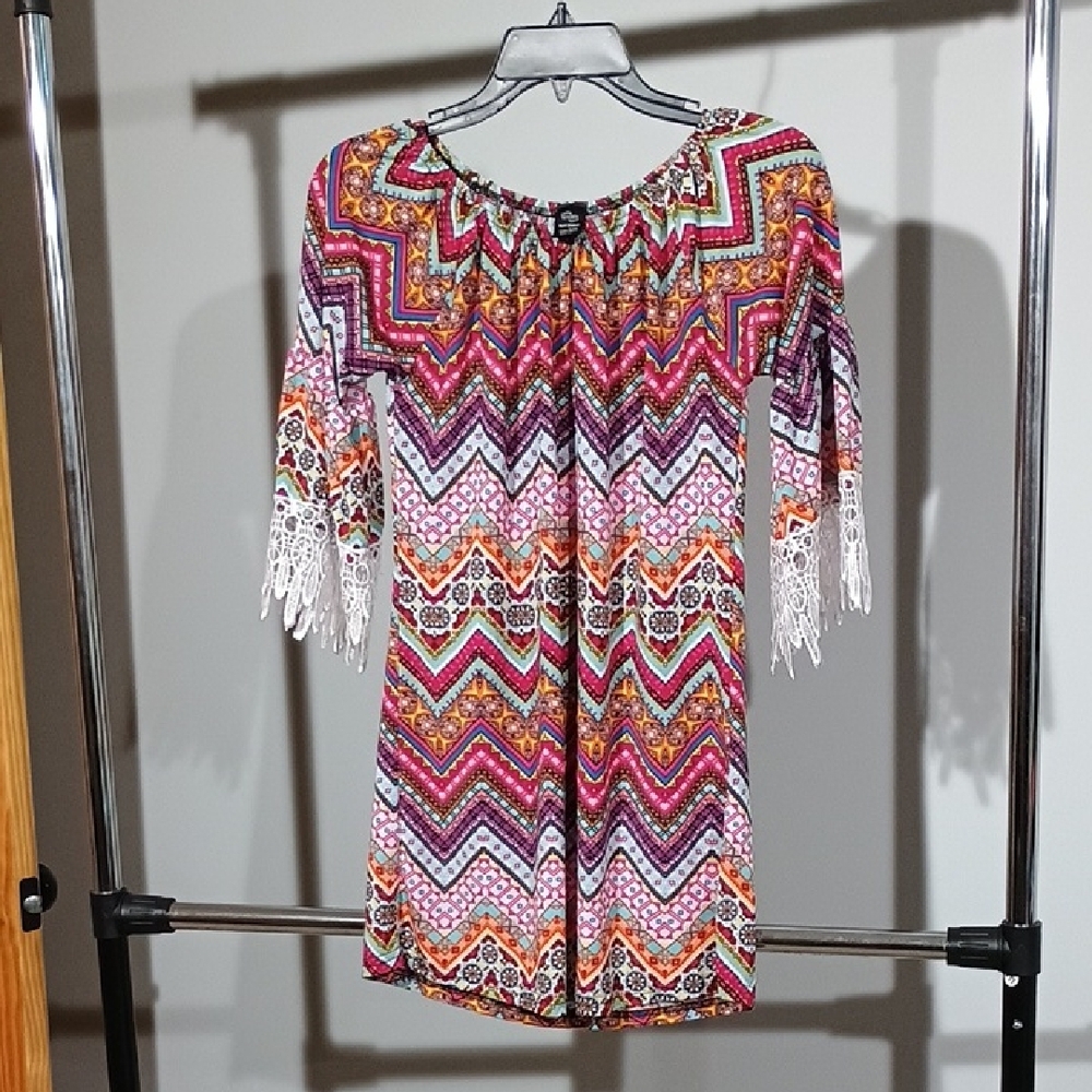 Win Win Multicolor Chevron Pattern Half Sleeve Tunic